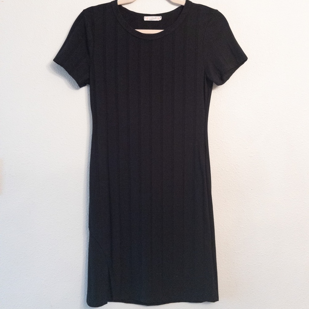 Magnolia Boutique Black Mini Short Sleeve Dress